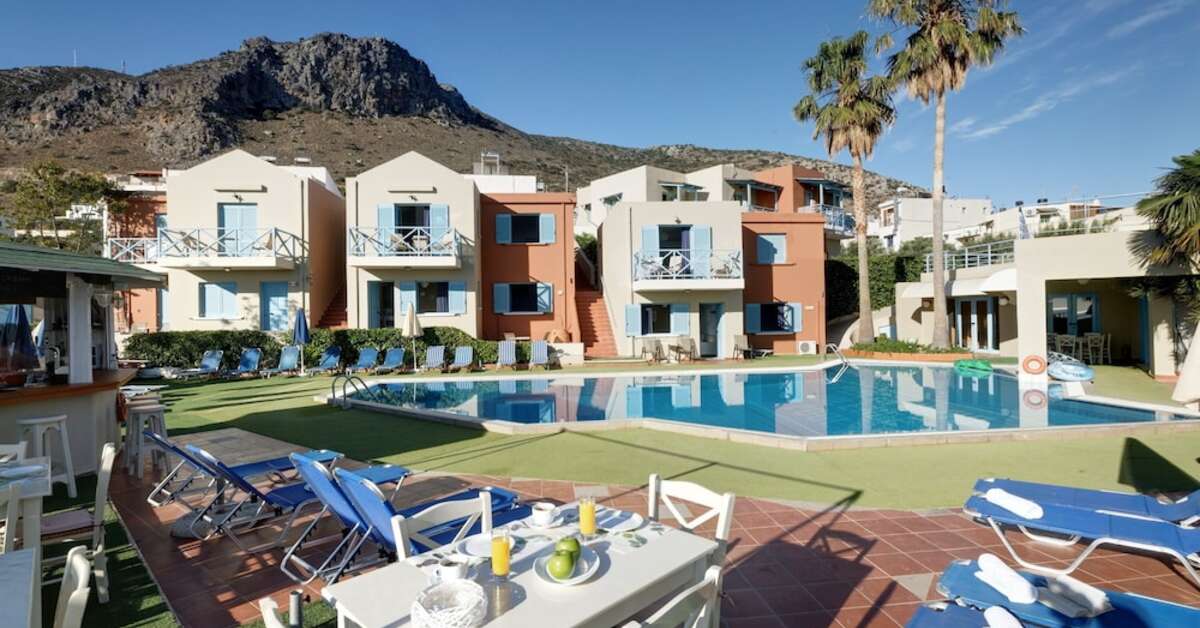 Een foto van het zwembad bij Piskopiano Village