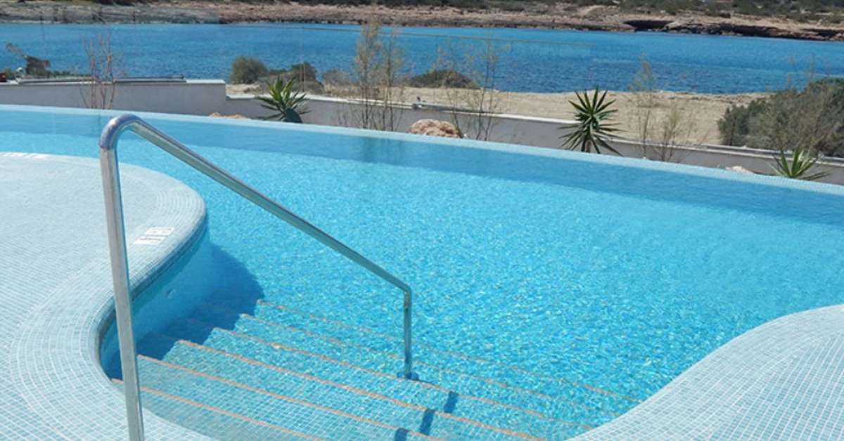 Een foto van het zwembad bij Sirenis Seaview Country Club
