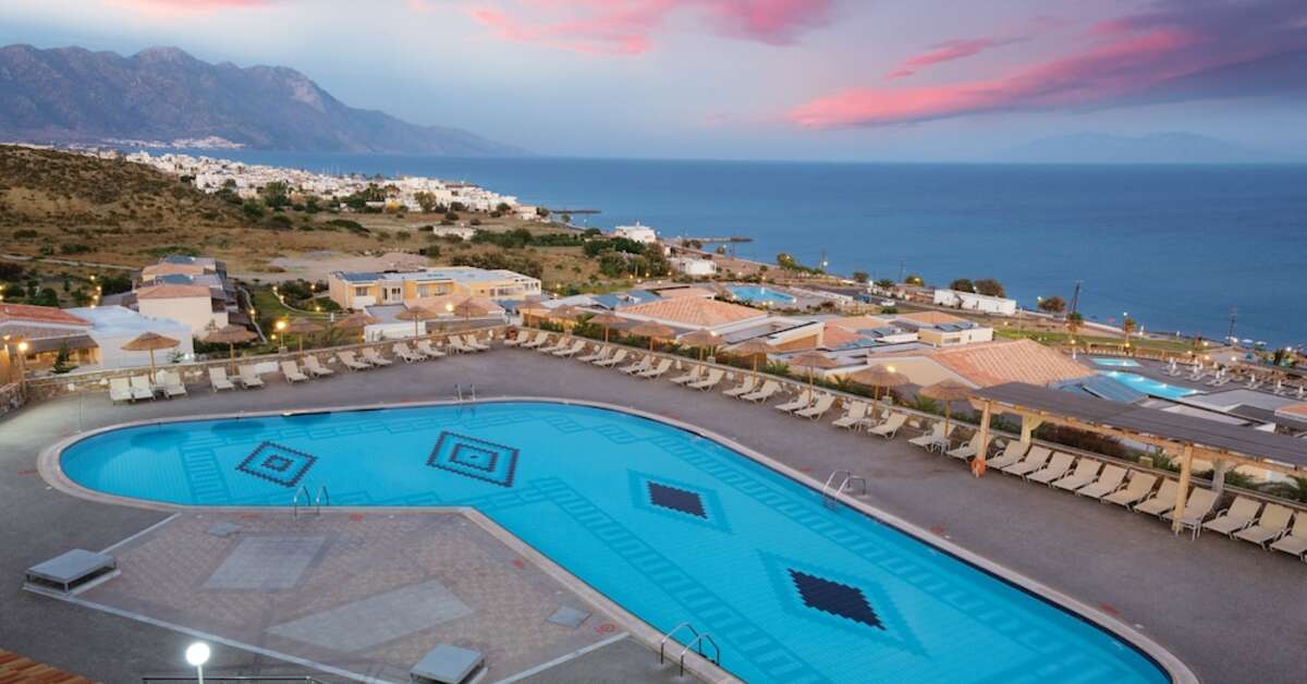 Een foto van het zwembad bij Grand Blue Beach Hotel