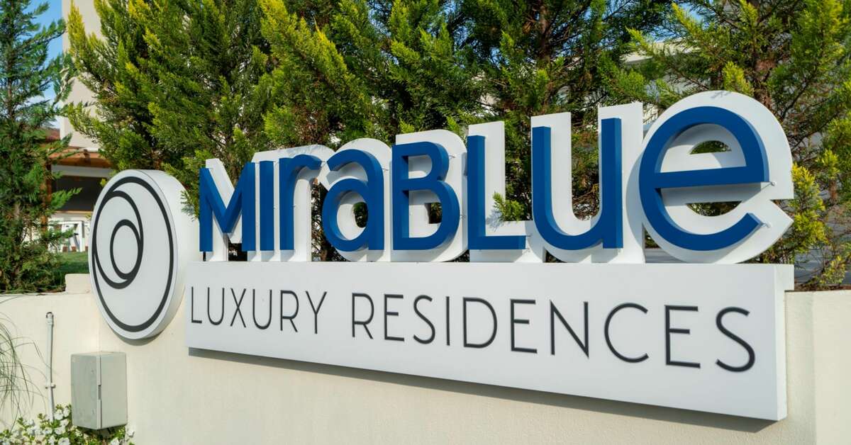 Een foto van de buitenkant van Mirablue Deluxe Residences