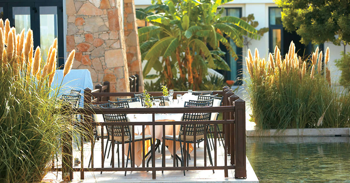Een foto van het terras bij Grecotel Kos Imperial