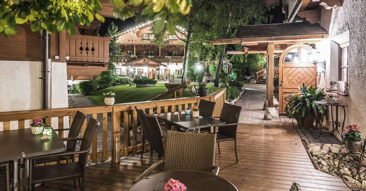 Een foto van het terras bij Resort VAYA Achensee