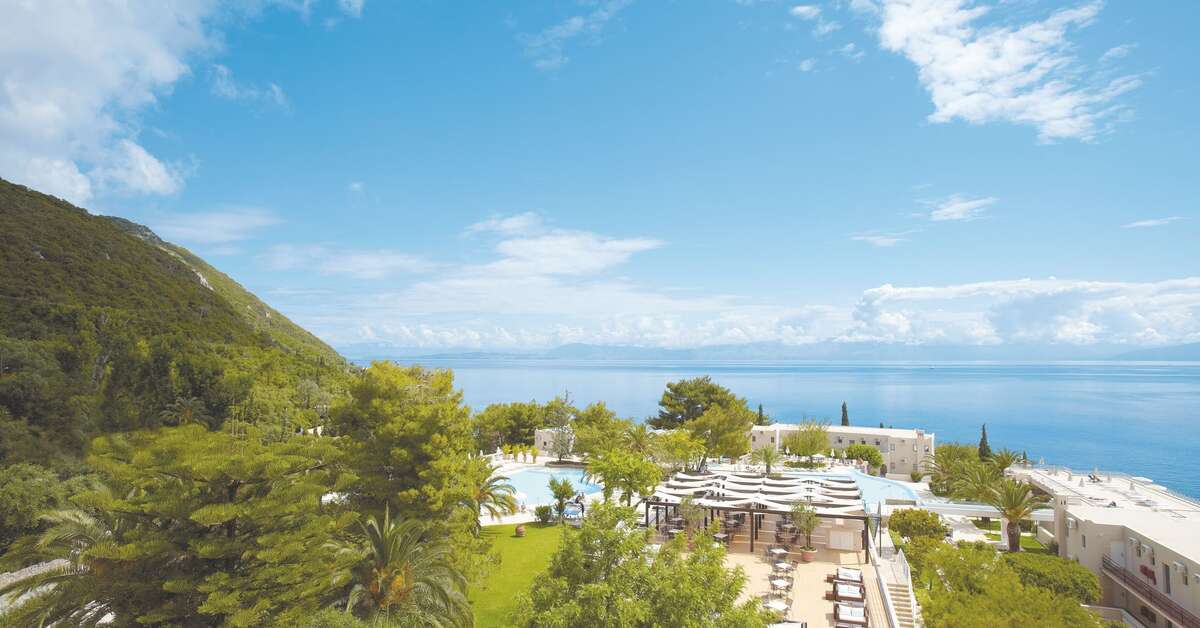 Een foto van het zwembad bij Marbella Mar-Bella Collection