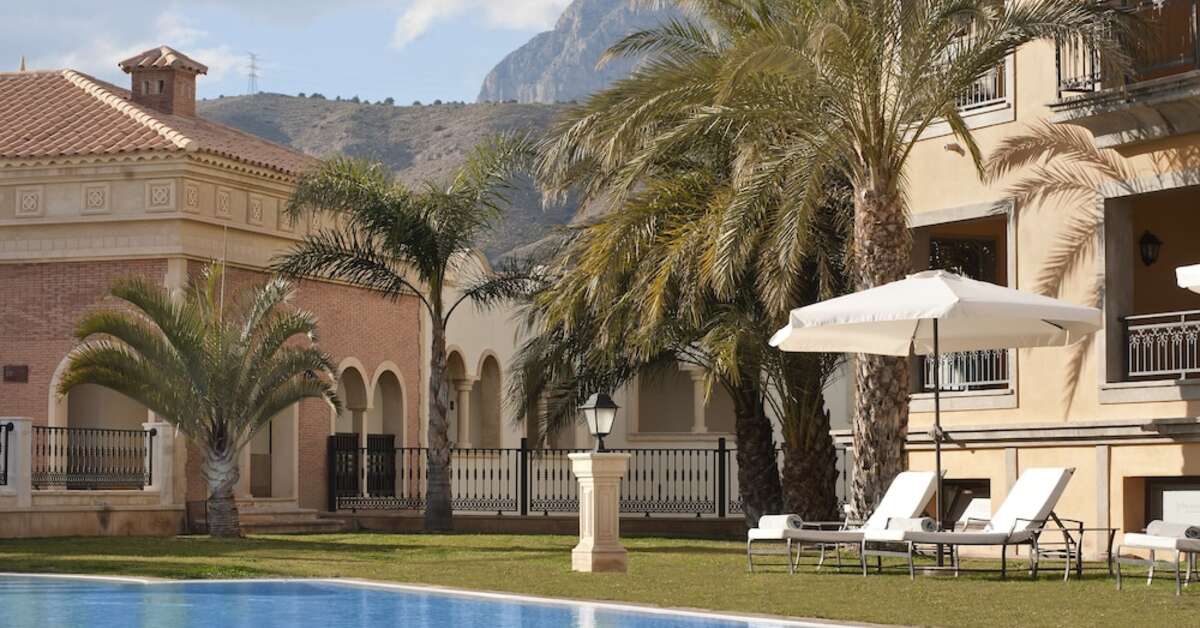 Een foto van het zwembad bij Melia Villaitana