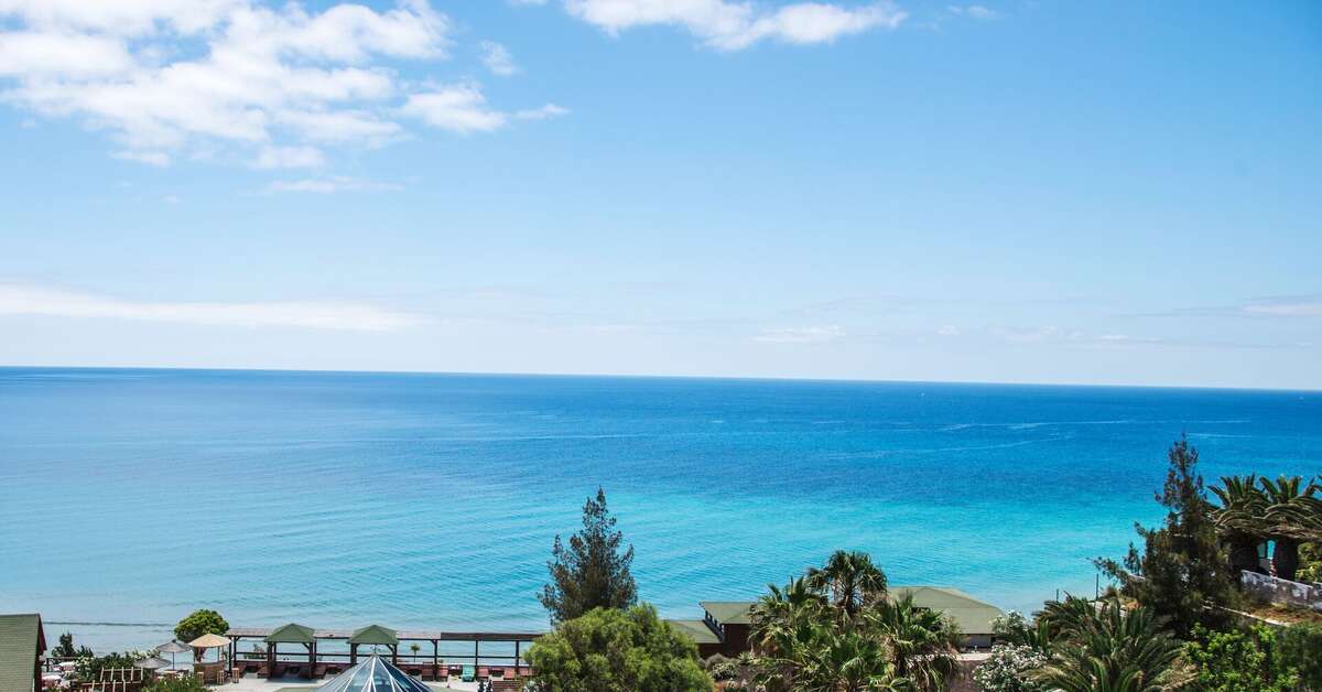 Een foto van de buitenkant van Marina Playa Suites