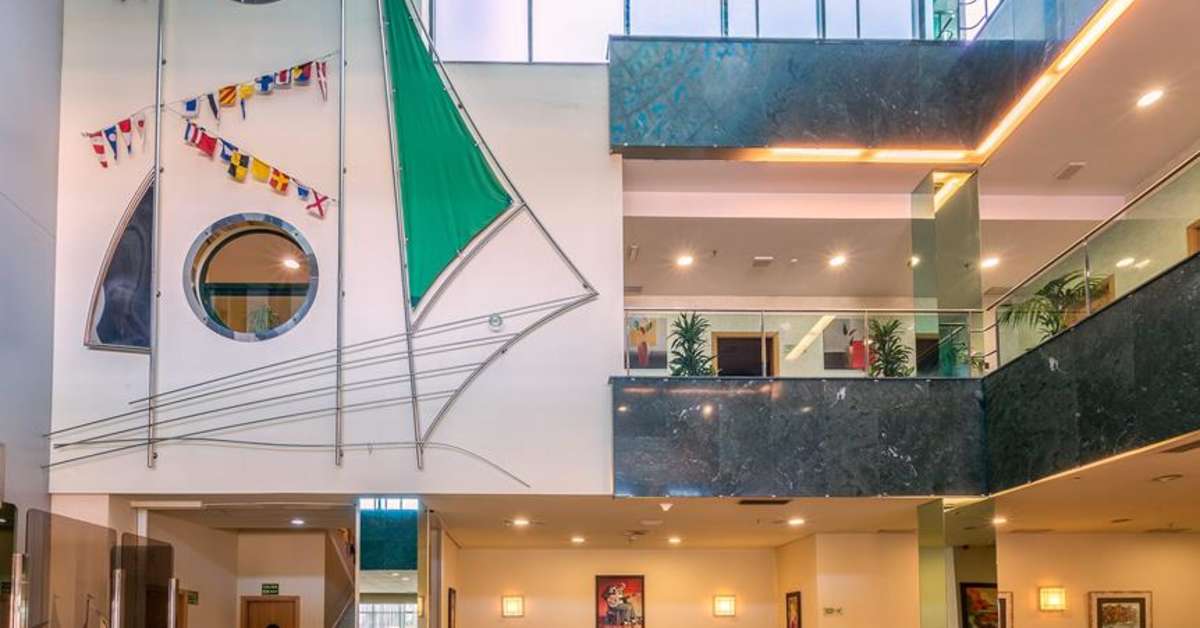 Een foto van het interieur van Leonardo Hotel Fuengirola