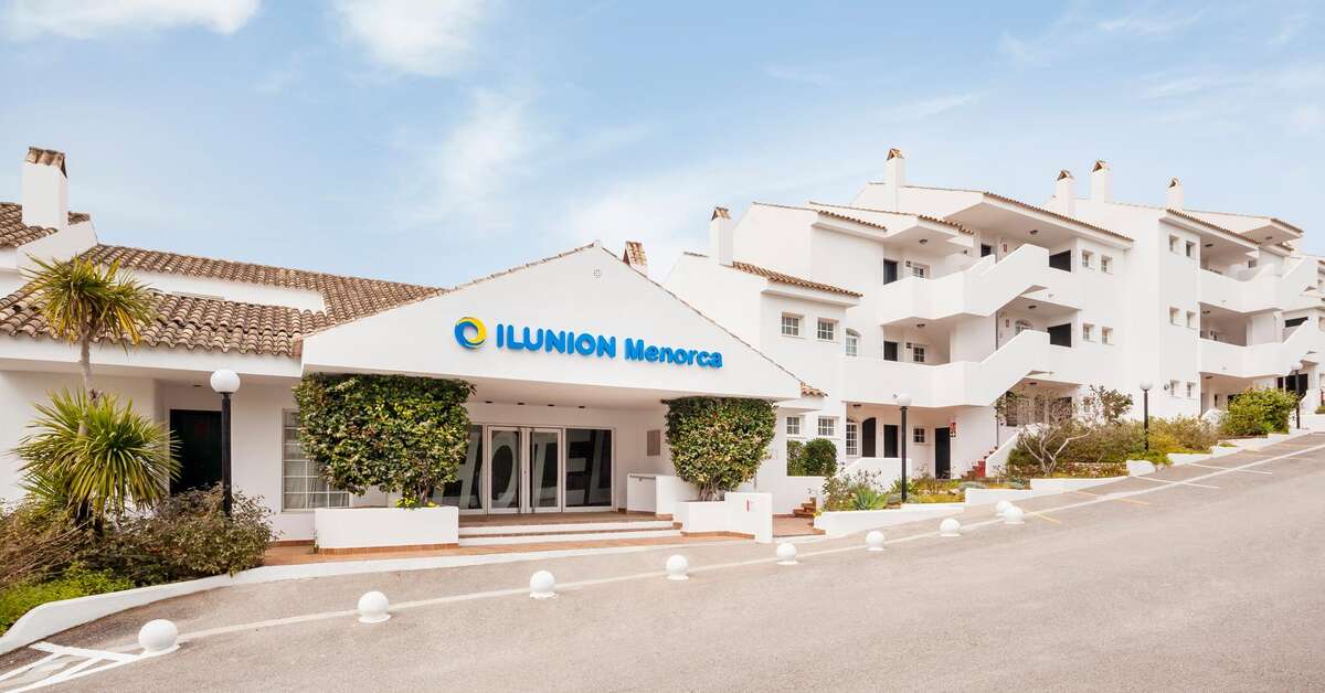 Een foto van de buitenkant van Hotel Ilunion Menorca