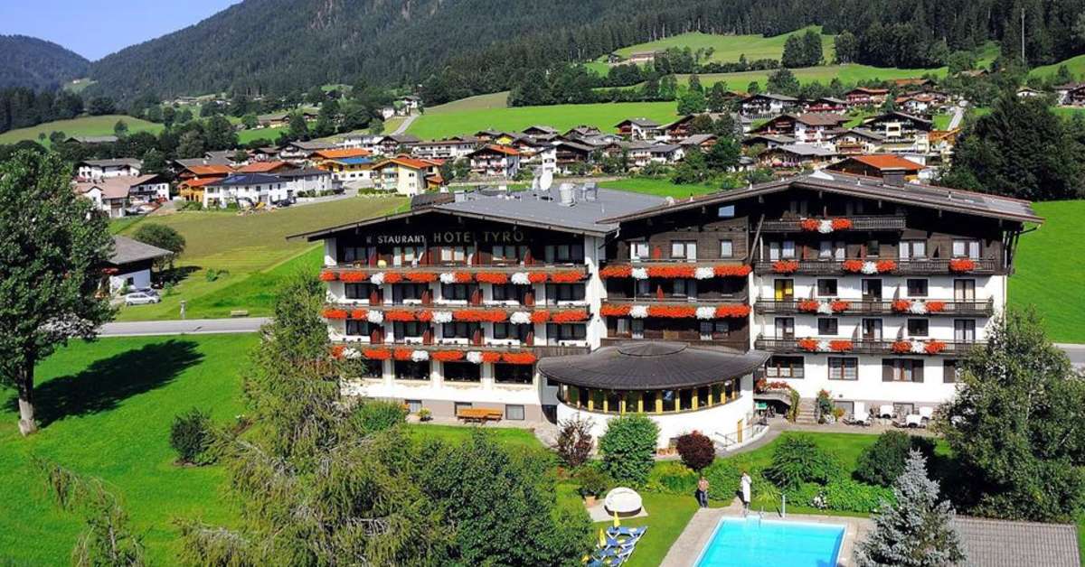 Een foto van de buitenkant van Hotel Tyrol Soll