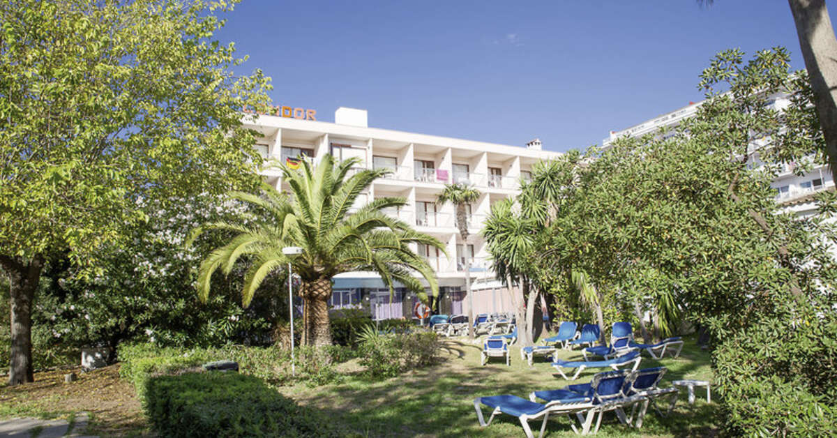 Een foto van het terras bij Hotel Condor