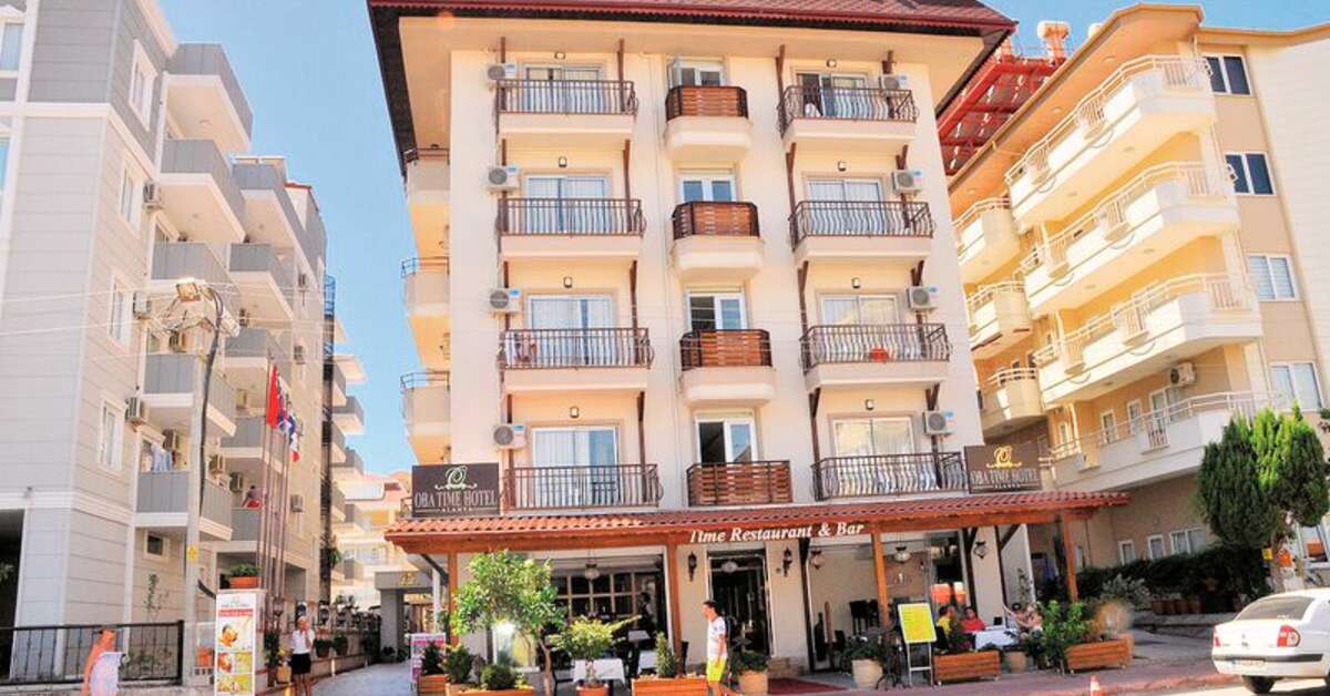 Ein Foto von der Außenansicht des Oba Time Hotel