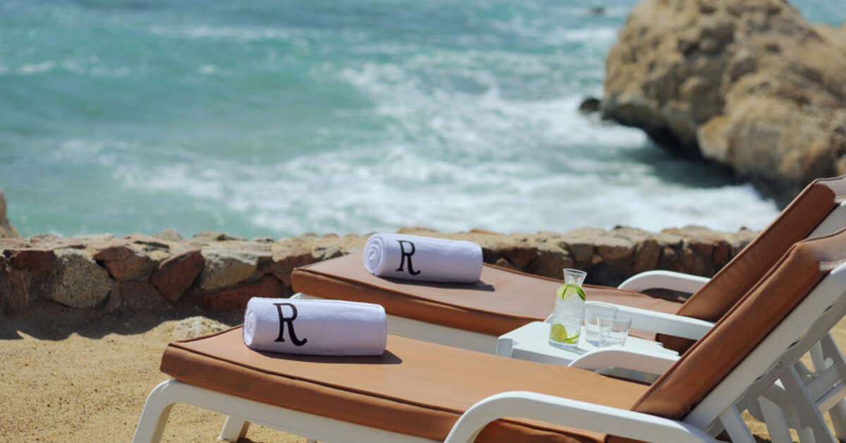 Ein Foto vom Strand beim Renaissance Golden View Beach Resort