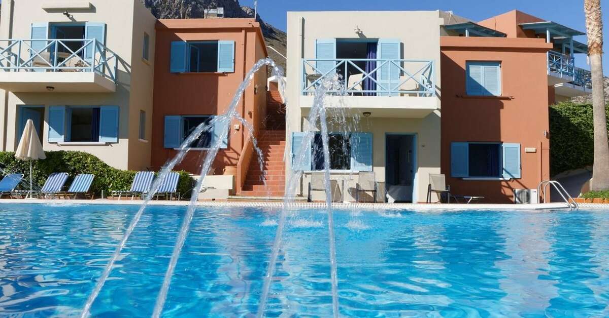 Een foto van het zwembad bij Piskopiano Village