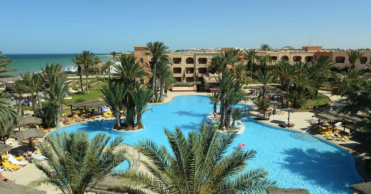 Een foto van het zwembad bij Vincci Safira Palms
