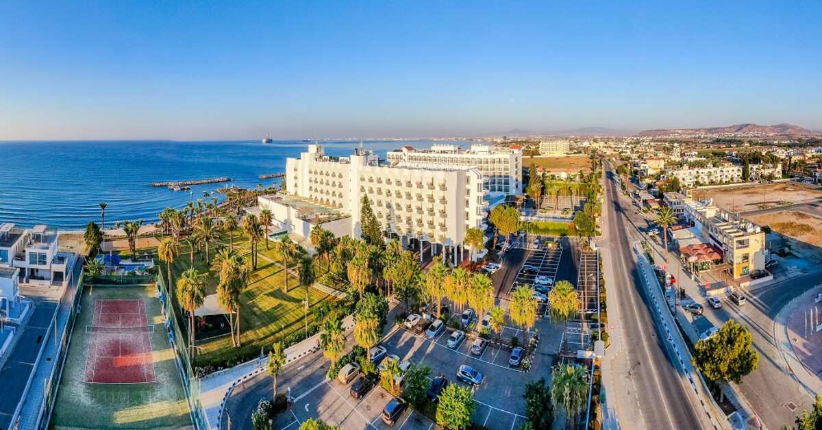Een foto van The Golden Bay Beach Hotel