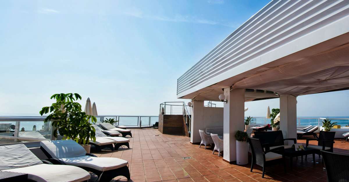 Een foto van het terras bij AluaSun Lago Rojo Hotel
