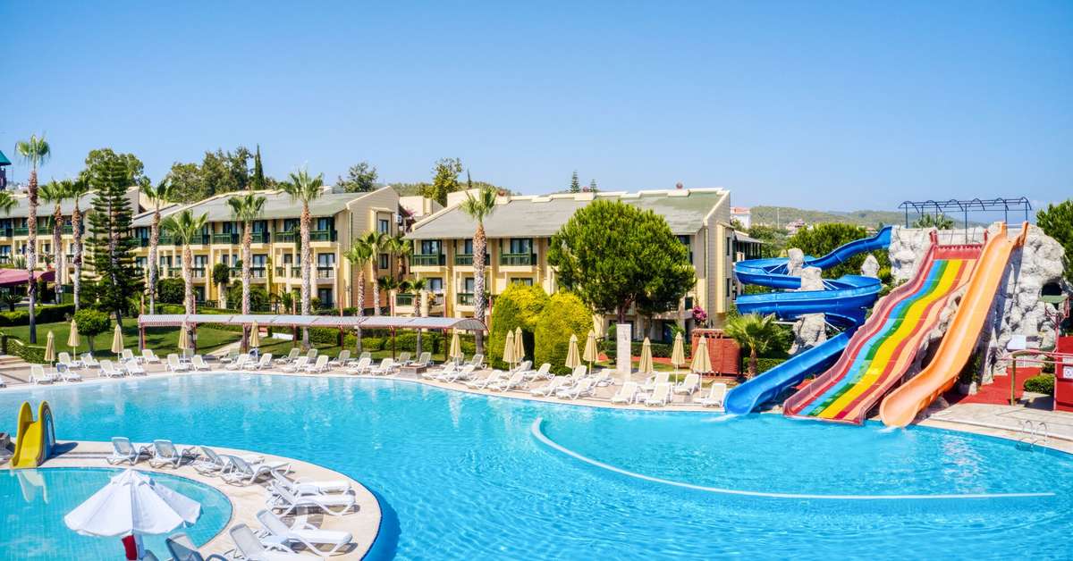 Een foto van het zwembad bij Oz Hotels Incekum Beach Resort