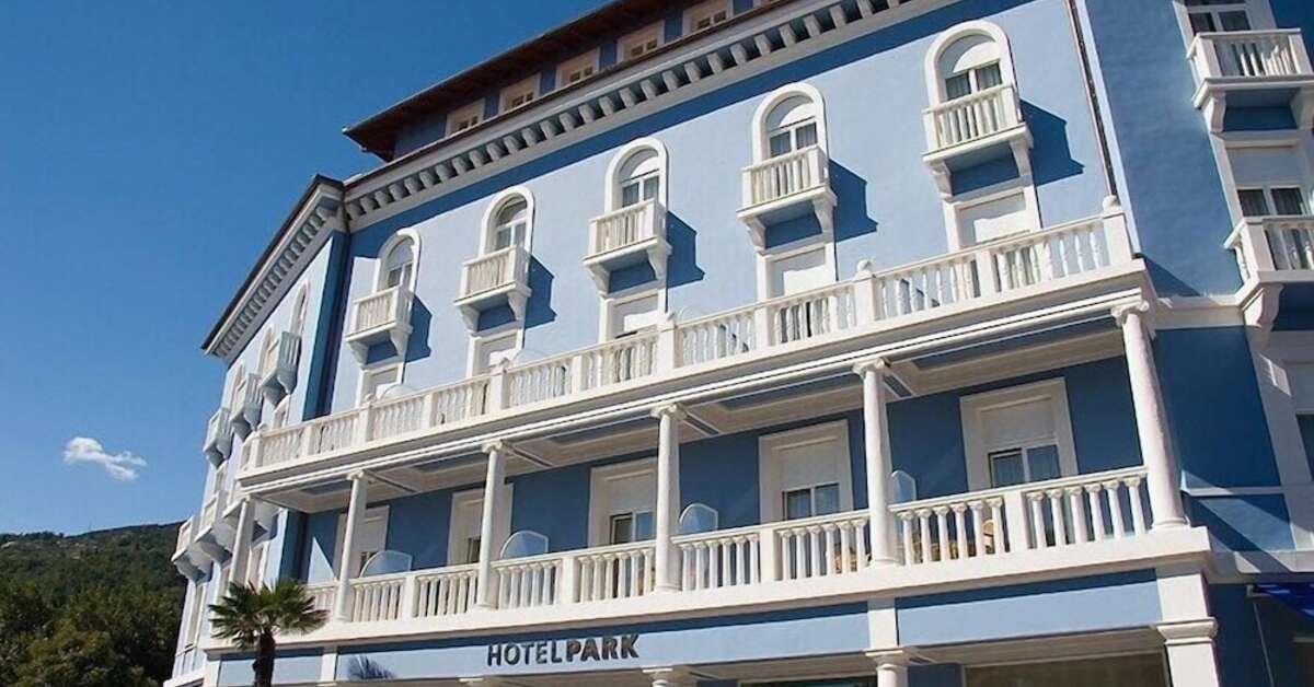 Een foto van de buitenkant van Hotel Park Lovran