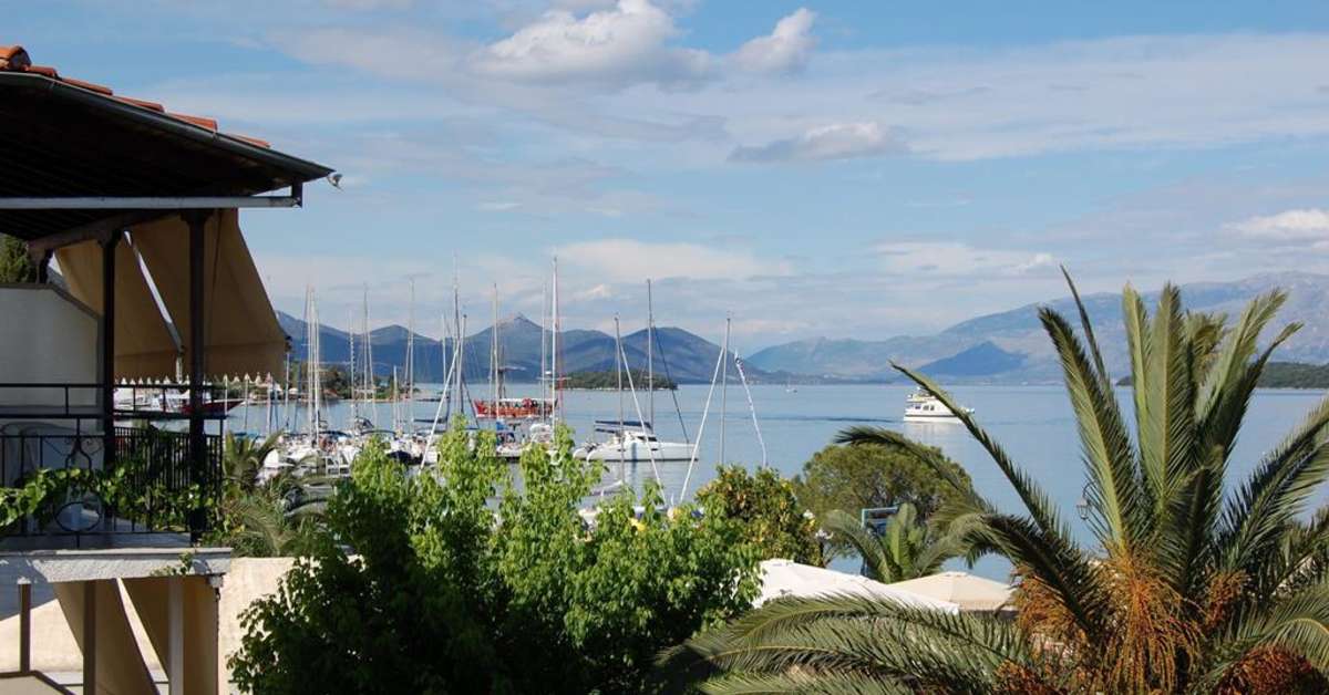 Een foto van de buitenkant van Hotel Athos