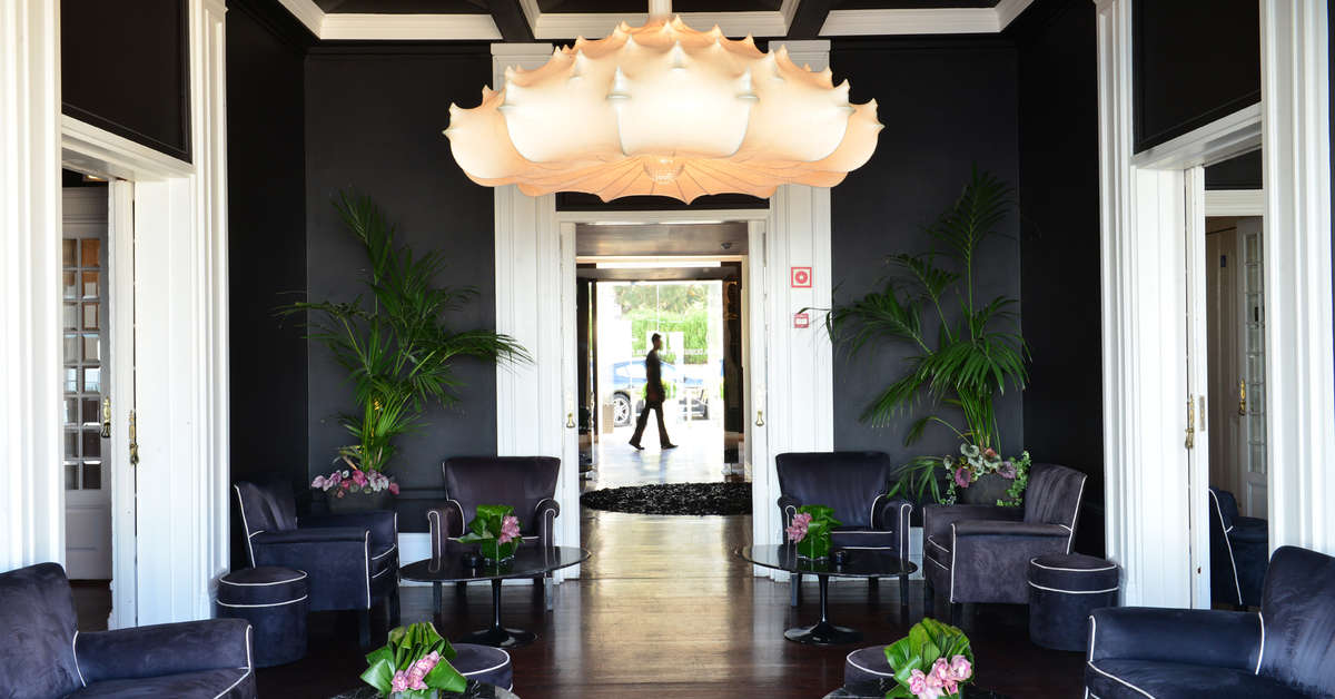 Een foto van het interieur van Farol Design Estalagem Hotel