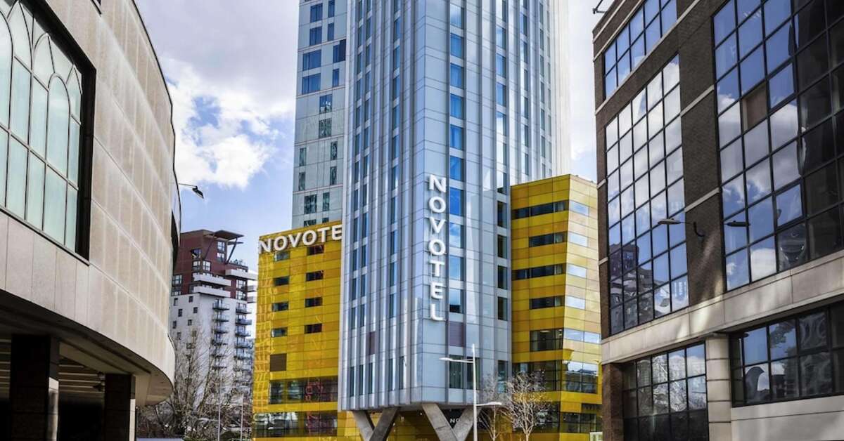 Een foto van de buitenkant van Novotel London Canary Wharf