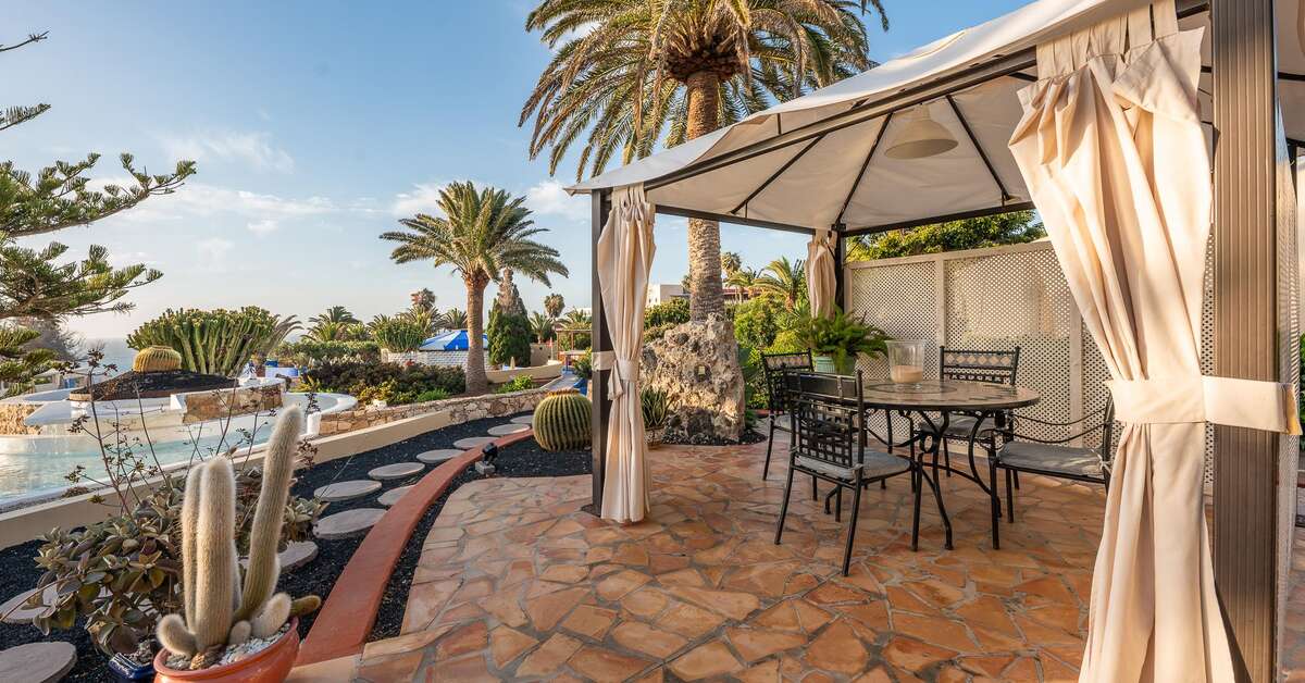 Een foto van het terras bij Hotel Livvo Risco del Gato Suites