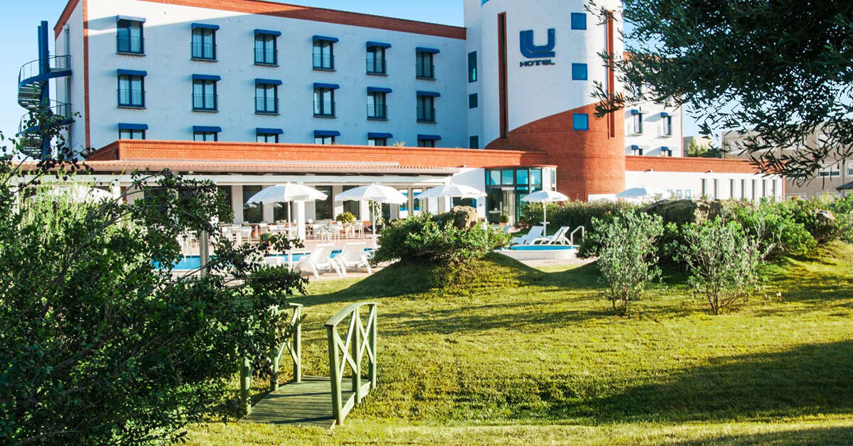Een foto van de buitenkant van Lu' Hotel Carbonia
