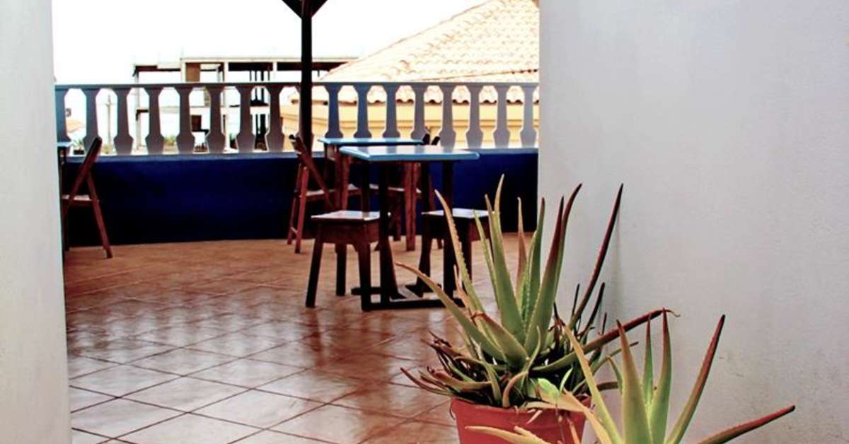 Een foto van het terras bij Hotel MiraBela