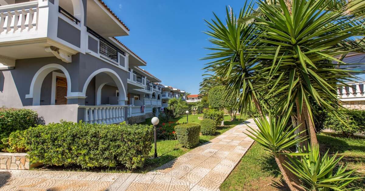 Ein Foto von der Außenansicht des Golden Sun Hotel