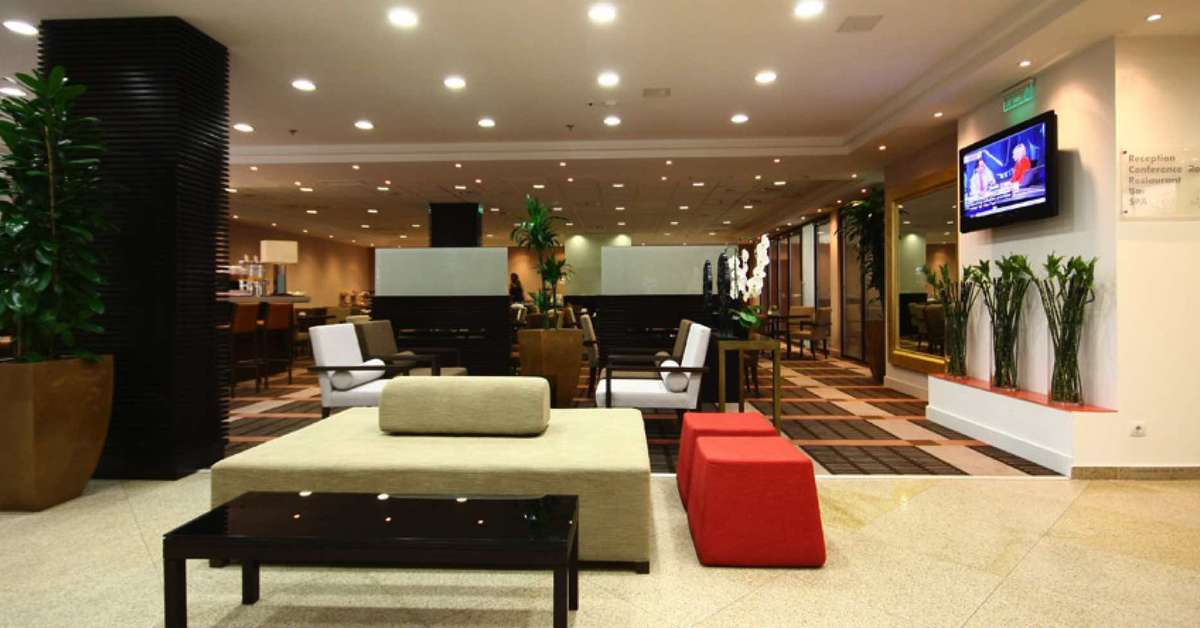 Een foto van het interieur van Lions Garden Hotel