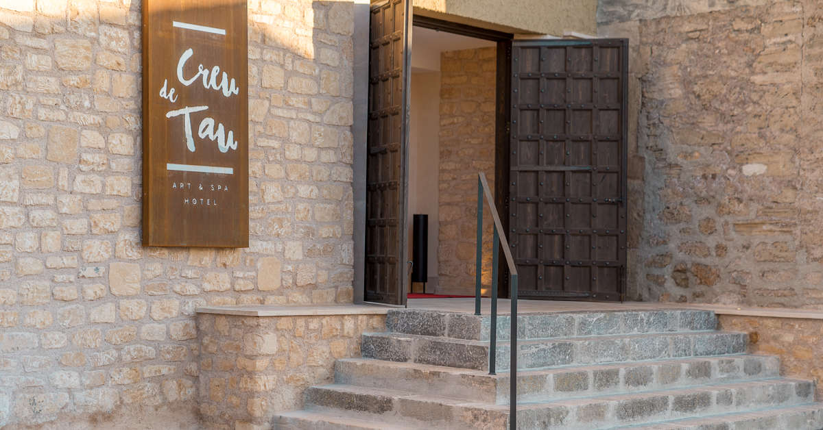 Een foto van de buitenkant van Hotel Creu de Tau Art & Spa