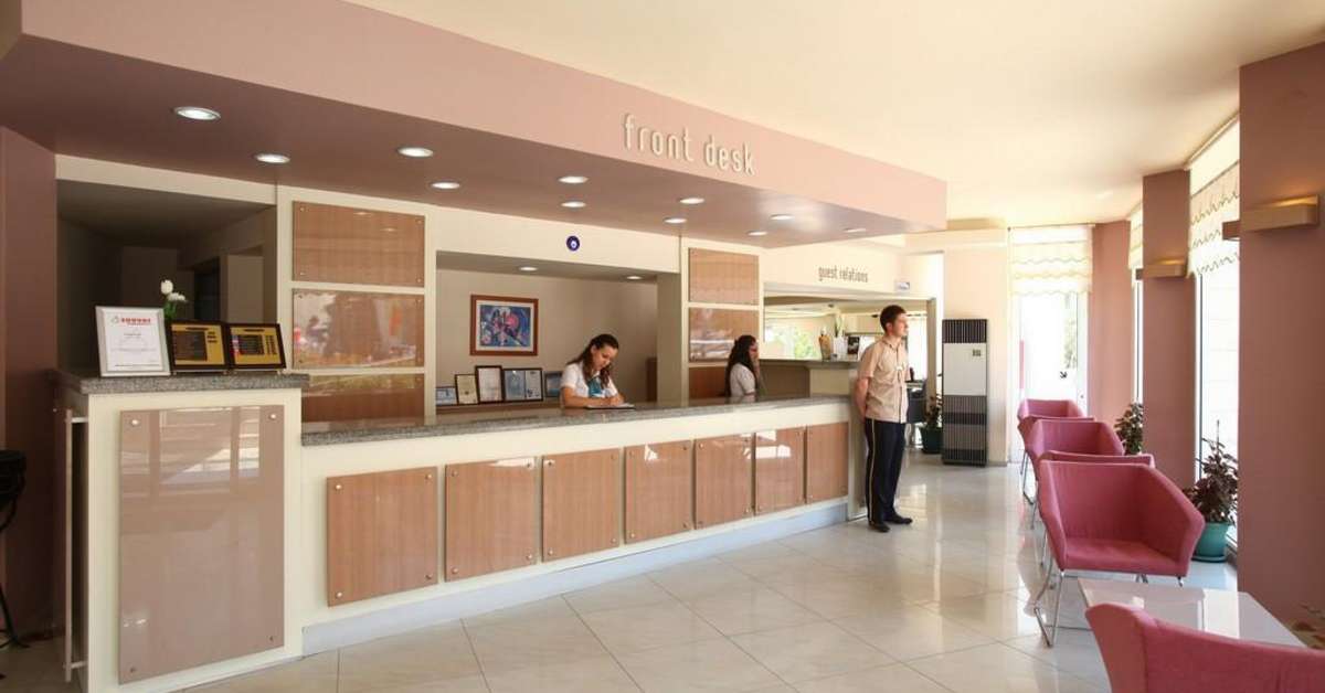 Een foto van het interieur van Parkim Ayaz Hotel