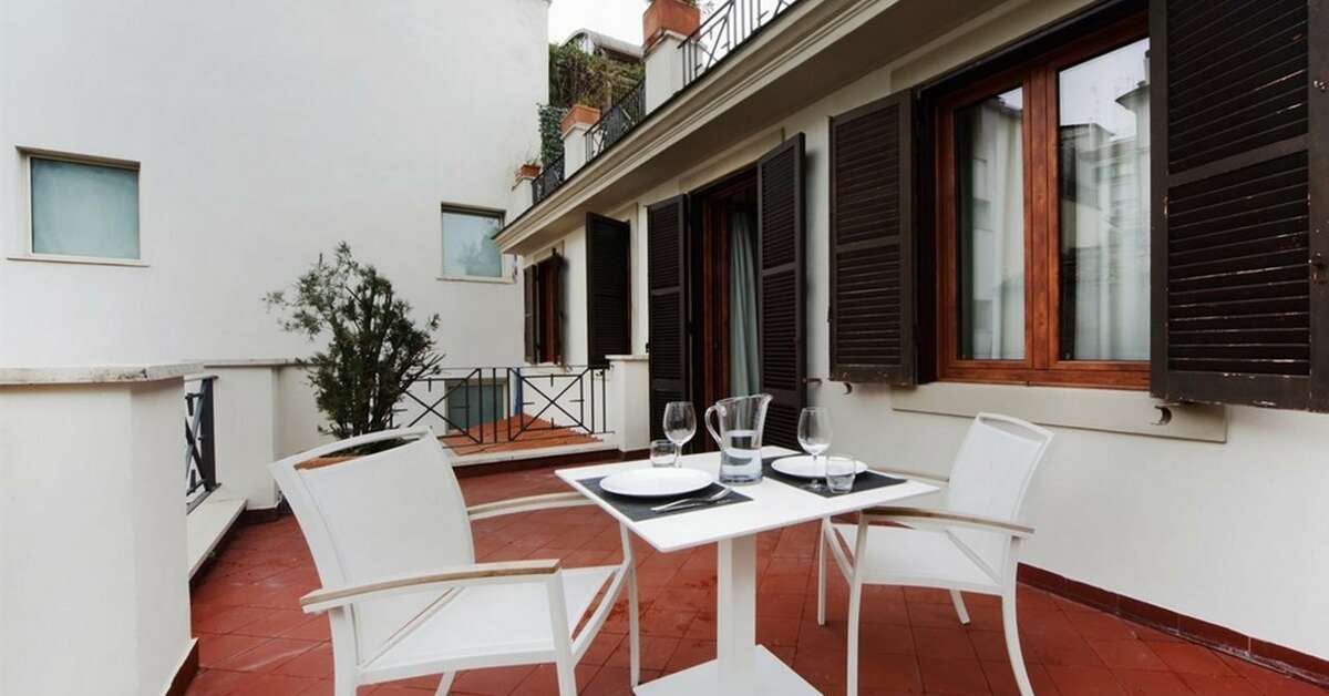 Een foto van het terras bij Mood Suites Tritone