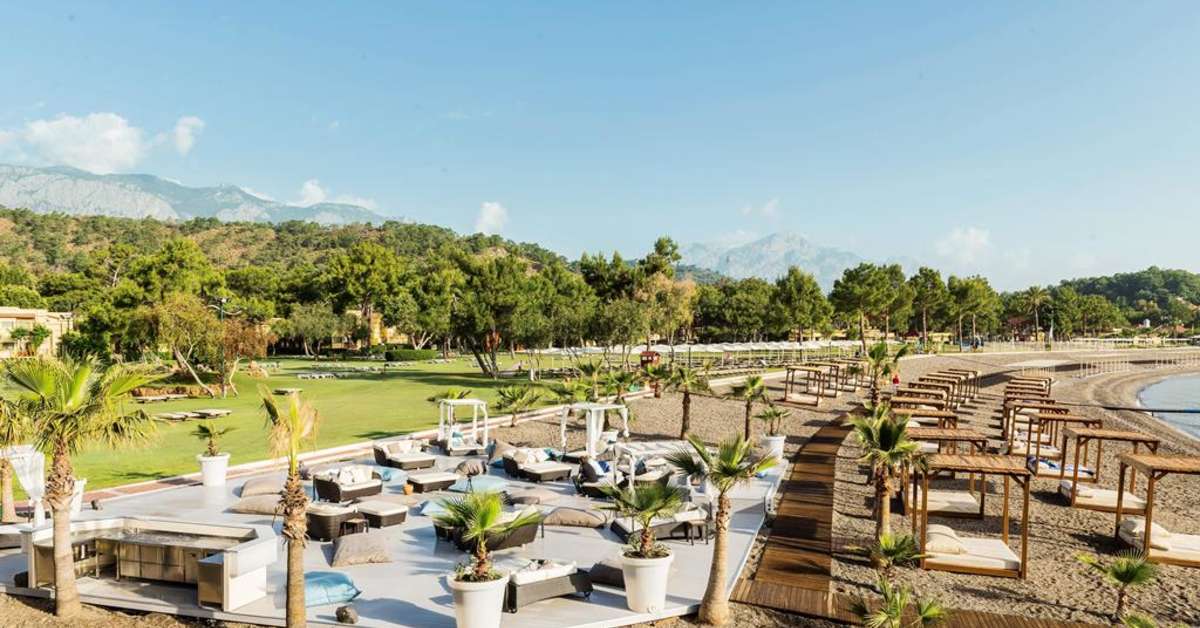 Een foto van het terras bij Robinson Club Camyuva