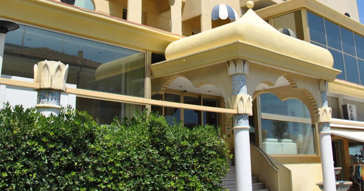 Een foto van de buitenkant van Hotel Panoramic Rimini