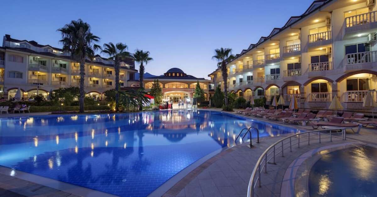Een foto van het zwembad bij Larissa Sultans Beach