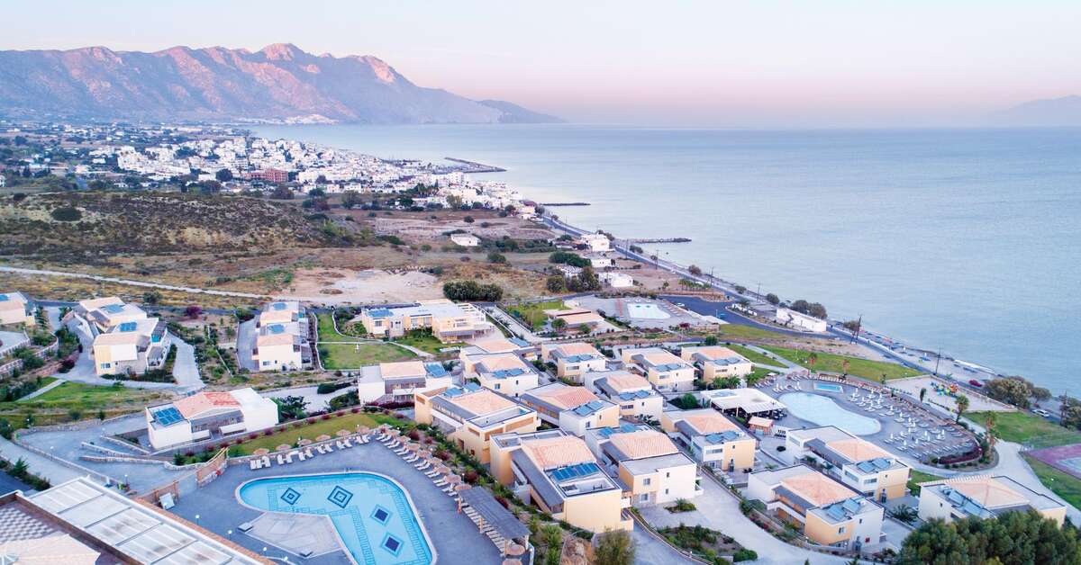 Een foto van het zwembad bij Grand Blue Beach Hotel