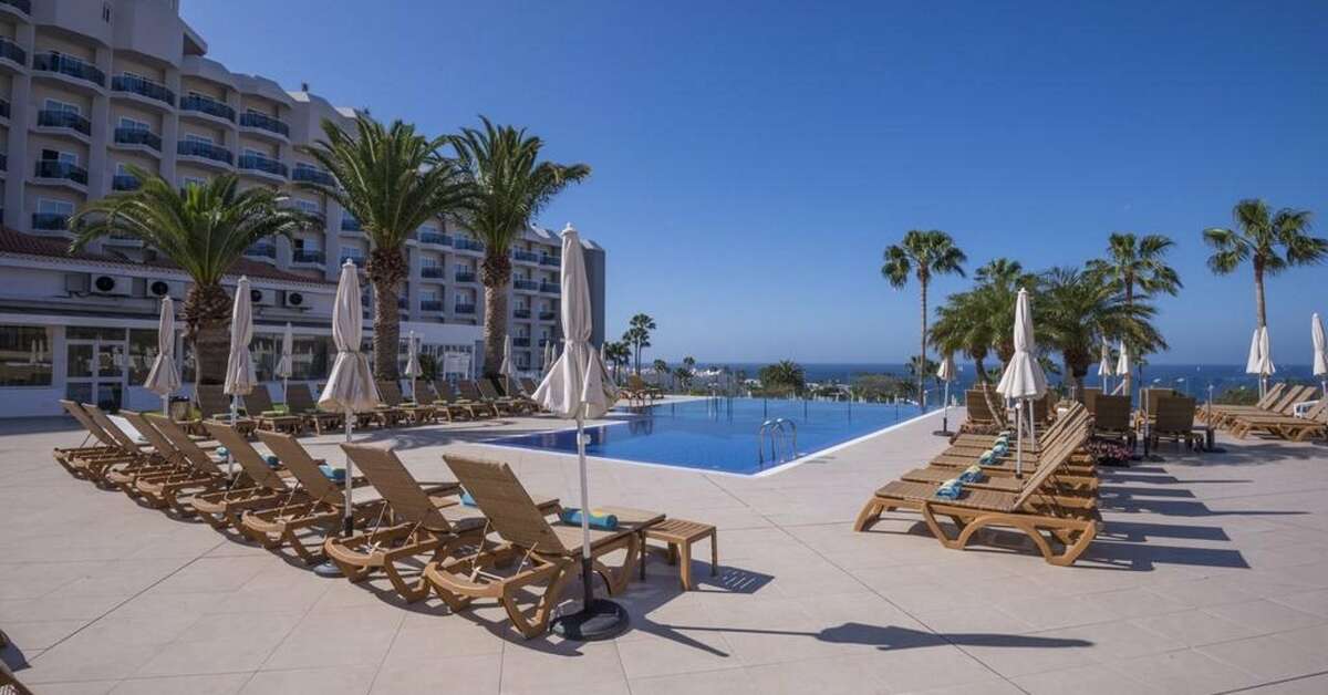 Een foto van het zwembad bij Hovima Costa Adeje