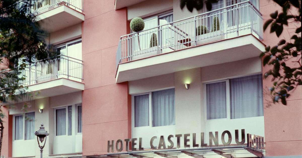 Ein Foto von der Außenansicht des Catalonia Castellnou