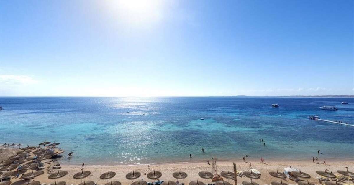 Ein Foto vom Strand beim Reef Oasis Blue Bay Resort & Spa