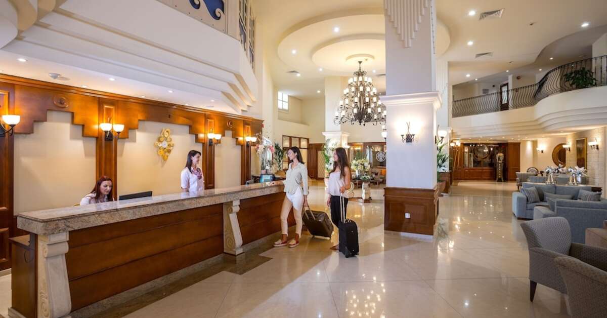 Een foto van het interieur van Aquamare Beach Hotel & Spa