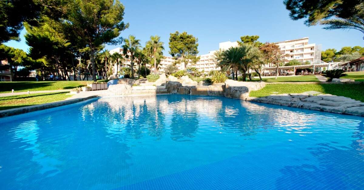 Een foto van het zwembad bij Grupotel Gran Vista & Spa