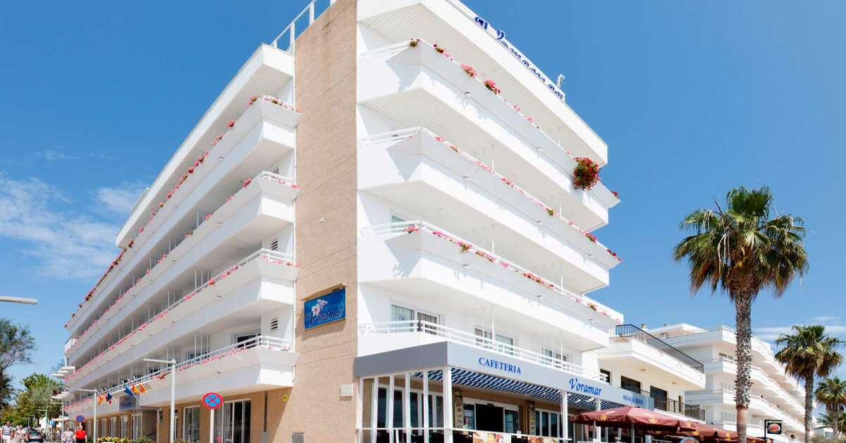 Ein Foto von der Außenansicht des Hotel Voramar