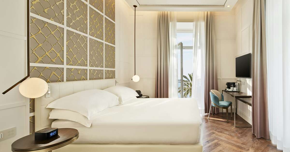 Ein Foto De Bonart Naples Curio Collection by Hilton