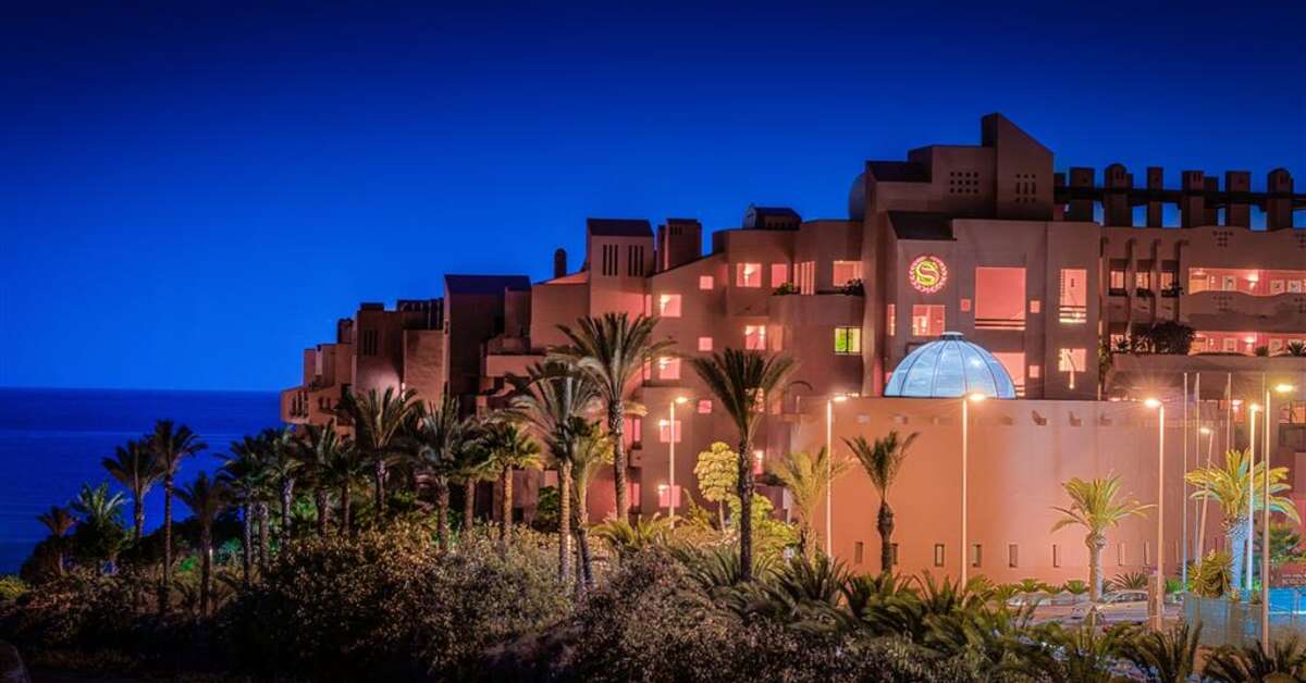 Een foto van de buitenkant van Tivoli La Caleta Tenerife Resort