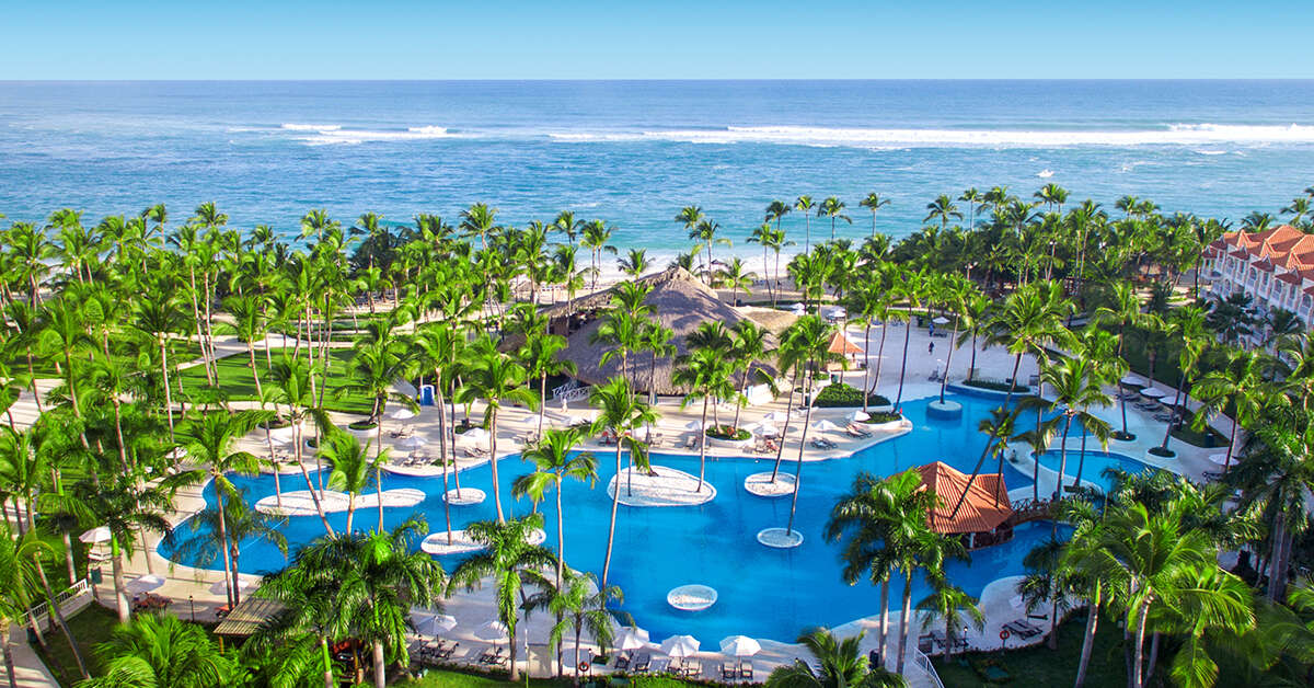 Een foto van het zwembad bij Occidental Caribe