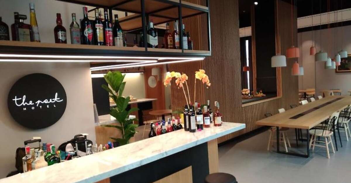 Een foto van The Poet Hotel