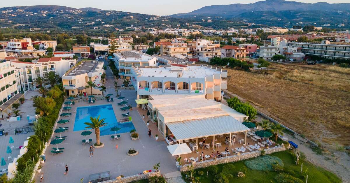Een foto van het zwembad bij Kathrin Beach Hotel