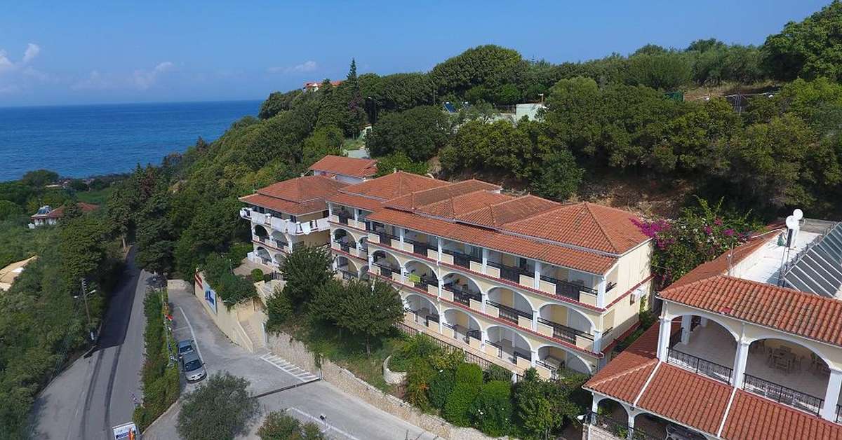 Een foto van de buitenkant van Zante Palace