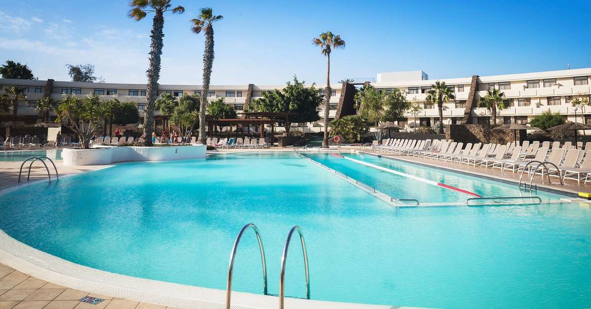 Een foto van het zwembad bij Los Zocos Impressive Lanzarote