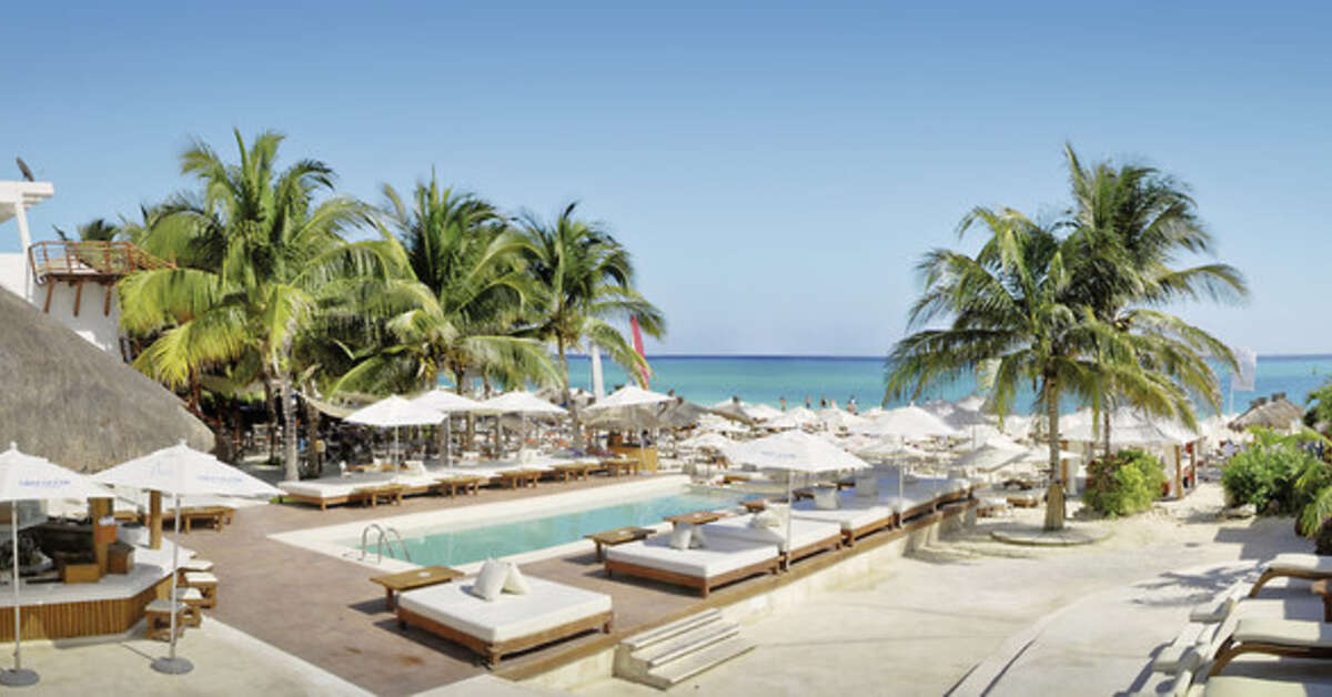 Een foto van het zwembad bij Nina Hotel & Beach Club